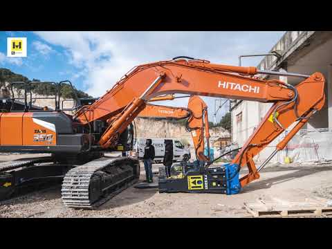 Hammer FX3200 and FX2200 at work in quarry