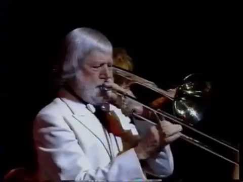 Ray Conniff - "Anything Goes", composta por Cole Porter (em 1934)