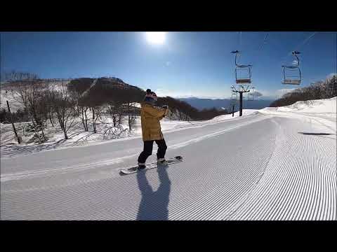 240322 Ride the first gondola and ski at Tsugaike Ski Area, which has a wide and long course.