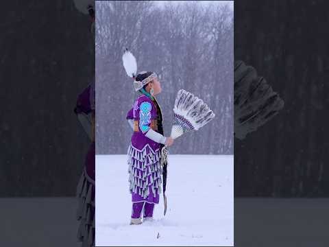 Junior Jingle Dress #halonamediaus #powwow.parents #indigenous #powwow #nativeamerican #dancing