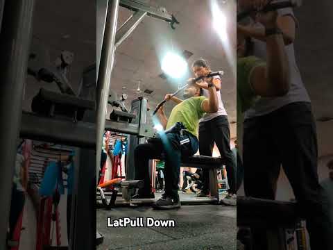 Lat pull Down Gym Workout 💪 #shorts #shortvideo #workout #gym #latpulldowns #backday #backworkout