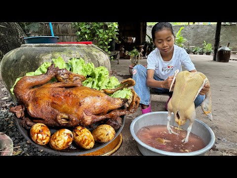 Yummy native duck cooking - Country girl cooking and invite grandma to taste - Cooking with Sreypich