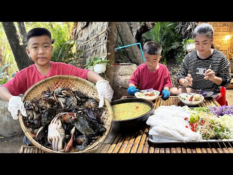 Yummy crabs cooking for Cambodia noodle -  Seyhak cook for mother - Chef Seyhak