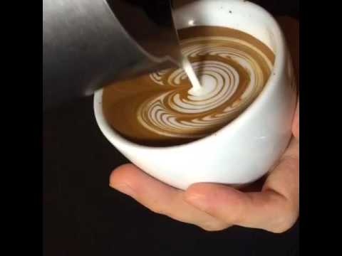 Latte art tulip