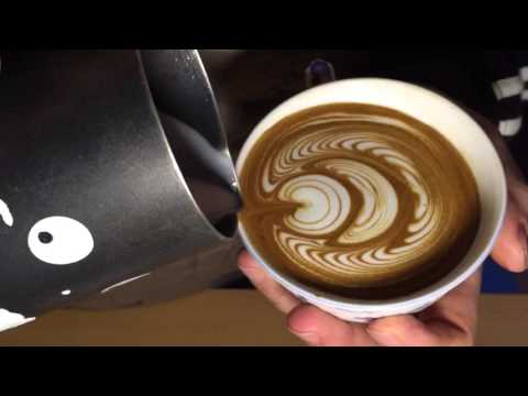 Latte art tulip