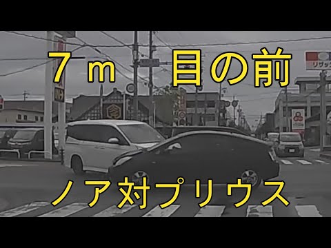 時速４０ｋｍ前後　ほぼ正面衝突　ノアの外観あまり変わってない・・・　ノア　プリウス　#事故 #交通 #警察 #交通事故