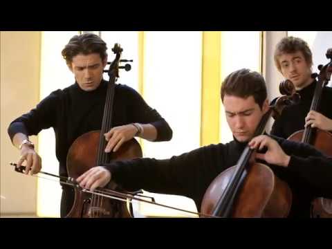 League of Legends theme played by cello at the Fondation Louis Vuitton