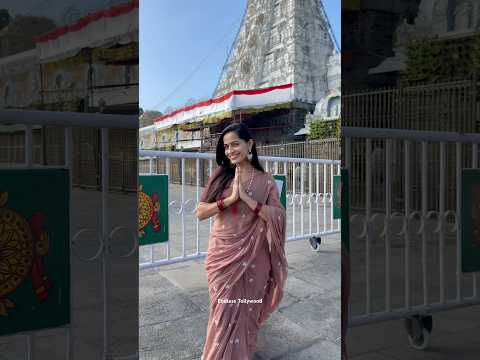 Bigg Boss Shobha Shetty at Tirupati | Bigg Boss Telugu & kananda Shobha Shetty Snapped at Tirupati