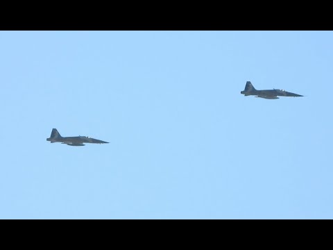 2x Tactical Air Support Northrop F-5AT Advanced Tigers landing at Moffett Field (N791TA and N696TA)