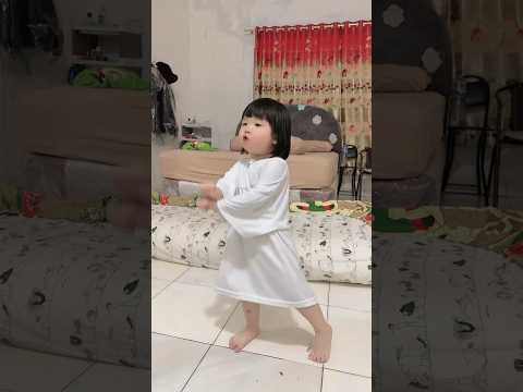 Baby Shark Versi Kylie si Ratu Goyang Gemoy!❤️💃 #babyshorts #funny #babygemoy #birthdayparty #fyp