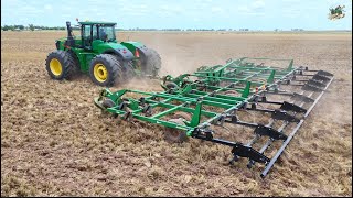 John Deere 9470R Tractor pulling a Deere 2410 Chisel Plow