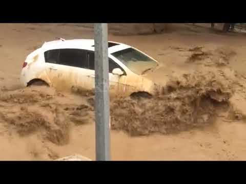 Biblical flood in Turkey! Streams of water wash away people and cars in Sirnak!