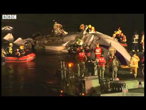 BBC News   ;Bridge planned in TransAsia Airways plane rescue effort