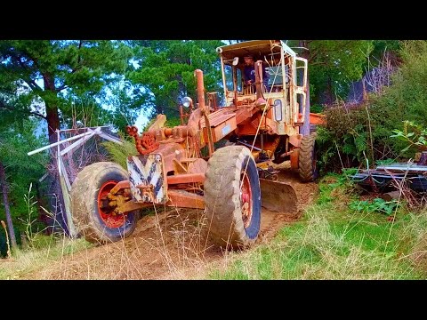 Fixing a Hydraulic Leak on my Vintage Grader and Cutting a New Road