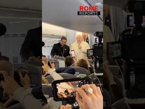 We traveled with the Pope✈️ that’s how we experienced it🇫🇷🎥🎙️