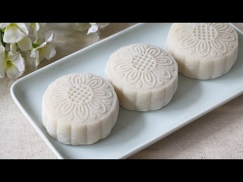 Snow Skin Mung Bean Mooncake | 绿豆冰皮月饼