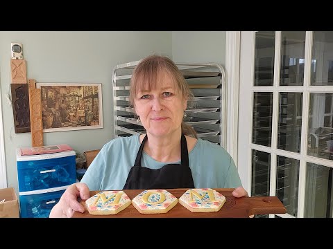 Watch Me Make These Mother's Day - Golden Letter Cookies