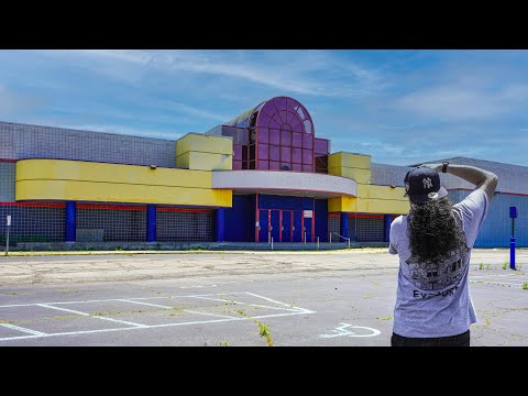 Exploring a HUGE ABANDONED Movie Theater In Detroit! - Spotlight Theater