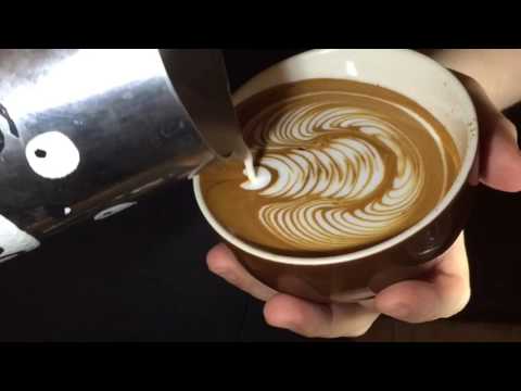 Latte art wing tulip