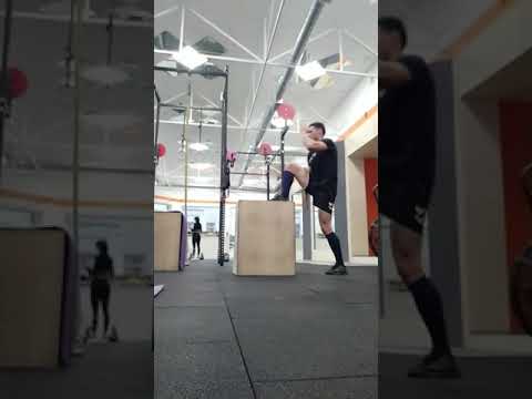 CrossFit training. Тумба в кроссфите