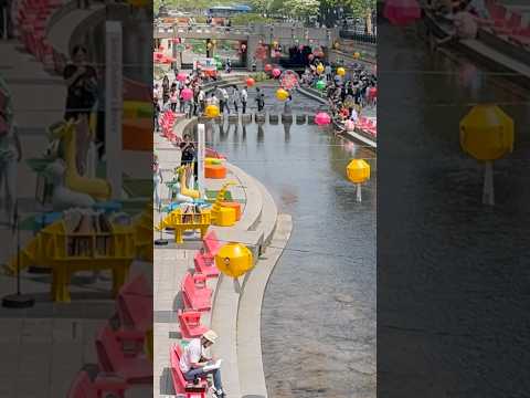 Cheonggyecheon is a recreational area constructed around the revived Cheonggyecheon stream in Seoul!