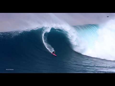 PE'AHI "THE WOMEN OF WATER" BIG WAVE SURFING !