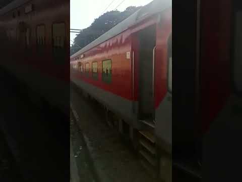 Saurashtra Janta Express With BRCWAP 7 Skip Vangoa At Afternoon #shorts#trainspeed#indiantrainspeed