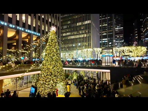 New York LIVE Exploring Boxing Day in Manhattan Thursday Night (26 December 2024)