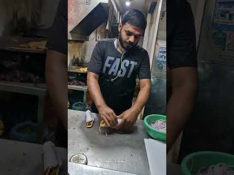 MOST FAMOUS EGG ROLL AND CHICKEN ROLL😋 IN HUBBALLI #karnataka#food#viralvideo#food#eggroll#minivlog