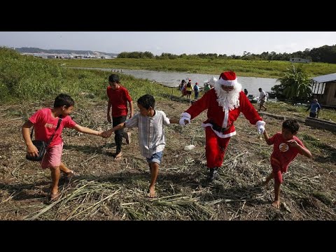 Father Christmas delivers gifts to Brazilian Amazon communities