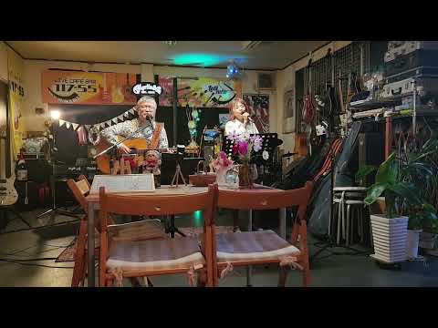 2024年10月20日(日)　枚方市Live Cafe Bar 117-55にて　10月生まれのお誕生日会Live  『I LOVE  YOU 』を歌わせて頂きました🌿🌿