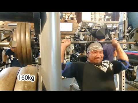 肩トレ。バックプレス１６０kg、100kg24レップ、ペックリア、ミリタリーマシン、ケーブルサイドレイズなど。