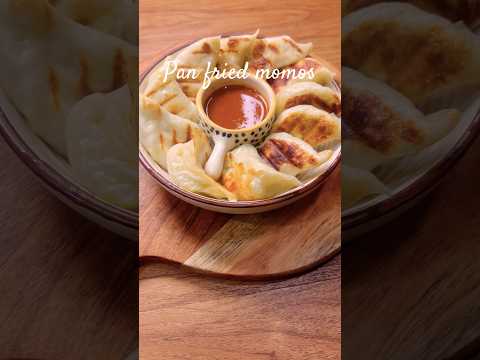 Pan fried momos! #momos #delhi #recipe #chinese #shortvideo #streetfood #youtube #vegan #food