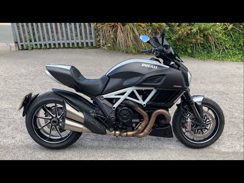 2015 DUCATI DIAVEL CARBON, 5063 MILES - WALKAROUND - COMPLETELY MOTORBIKES