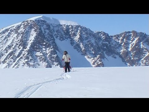 Climb to the hill Norman glacier - Penny Icecap 2009 expedition