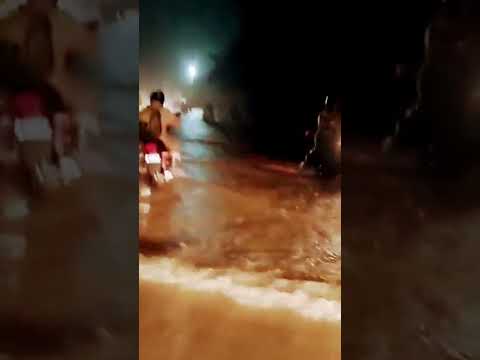 main road pe Pani short video