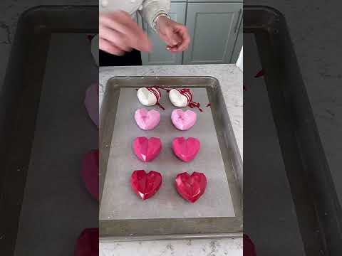 How to make Valentine’s Day cocoa bombs! Cute geometric heart shapes! ♥️ #cocoabombs #valentinesday