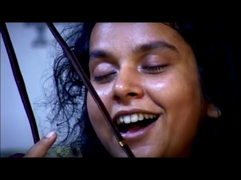 'Raakhite Narili Premojol' sings Parvathy Baul