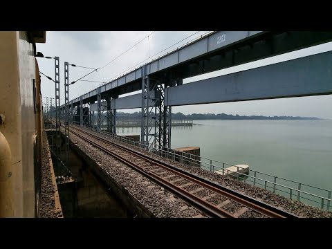 13176/Silchar - Sealdah Kanchanjunga Express crossing Farakka Barrage,  Indian Railways 4k ultra HD