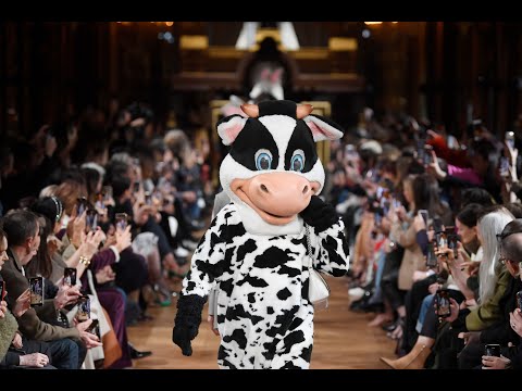 The Stella McCartney Fall 2020 Fashion Show Featured Cows, Bunnies and a Fox | Editor's Eye | WWD