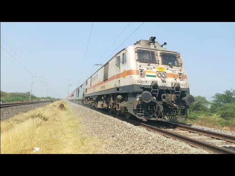 20933-Danapur Sf Exp With Wap-7 Full Speed 130KMPH