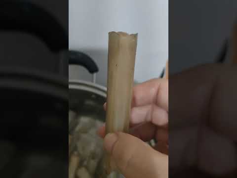 竹蛤吃起來很像淡菜，很濃的海味，第一次吃好驚奇