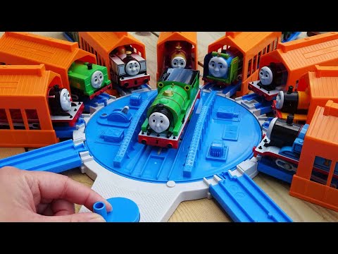 Thomas the Tank Engine & Blue's big turntable and engine shed round and round mountain course