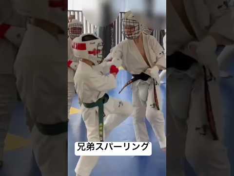 【兄弟スパーリング】兄の上段膝蹴りがクリーンヒット🥋