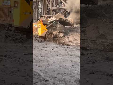 SSL 135 SKID LOADER WORKING VIDEO #skid #ssl #video #reels #jcbvideo #automobile #135 #jcb #bs4 #to