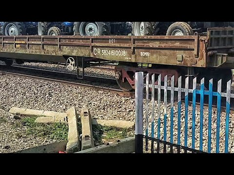 200+ Sonalika Tiger New Brand Tractors Loaded Full Train Crossing#uniquetrainengines#indianrailways