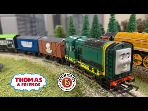 New Bachmann Thomas Ventilated Vans Mr Jolly Chocolate & Brendan Bay Shipping