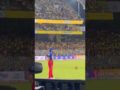 Chennai Crowd cheering Kohli, Kohli Kohli Then Virat Kohli appreciated the crowd #cskvsrcb #viral