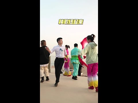 董宇辉现场秧歌battle，妥妥气氛组！