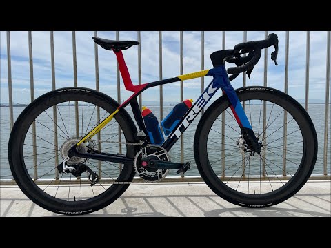 スク水とMadone Gen 8発表記念ライブ